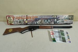 lot 9 image: Daisy Roy Rogers & Gabby Hayes Collector Limited Edition BB Gun