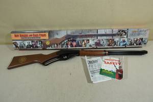lot 14 image: Daisy Roy Rogers & Dale Evans Collector Limited Edition BB Gun