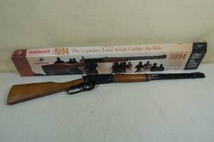 lot 15 image: Winchester 1894 Legendary Lever Action Carbine Air Rifle