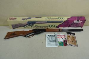 lot 16 image: Daisy Christmas 1999 Limited Edition BB Gun
