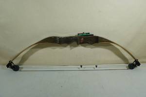 lot 27 image: Ben Pearson Model 200 RH Compound Bow 3260 Lb Draw