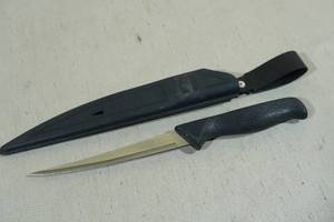 lot 36 image: American Angler Fillet Knife