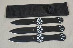 lot 37 image: Kunai 9 Set of 3 Throwing Knives