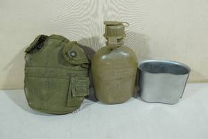 lot 57 image: Vintage Army Canteen & Metal Mess Cup