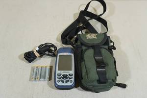 lot 58 image: Lowrance H2Oc Handheld Color GPS Receiver with Lake Master Card