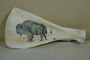 lot 80 image: Real Buffalo Shoulder Blade Bone with Scrimshaw Buffalo Print