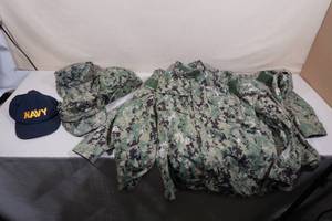lot 88 image: Assorted US Navy Hats and Clothing