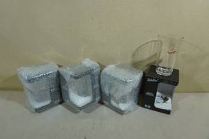 lot 137 image: 4 Lucky Shot Pint Glasses with Bullet