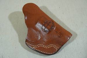 lot 161 image: Azula Leather Gun Holster