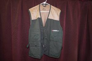 lot 175 image: Gander Mountain Hunting & Fishing Vest -Large