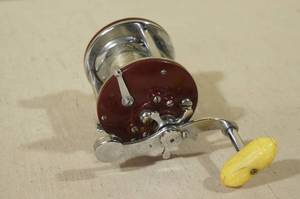 lot 121 image: Vintage Penn Peerless #9 Baitcaster Reel