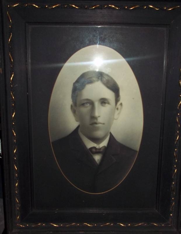 lot 23 image: Old Photo