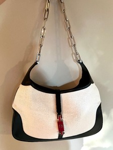 lot 10 image: Vintage GUCCI Handbag