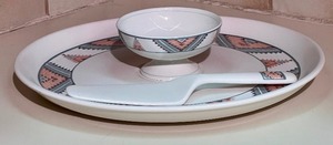 lot 44 image: Mikasa Intaglio Santa Fe Appetizer Tray and Serving Spatula
