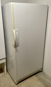 lot 83 image: Kenmore Upright Freezer