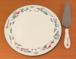 lot 109 image: Lenox Debut Collection Sleigh Ride Cake Plate and Server