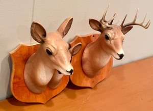 lot 154 image: Vintage Deer Plaque Decor