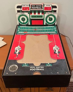 lot 158 image: Vintage Foto Electric Football Game