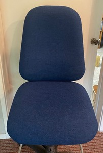 lot 159 image: Nice and Tall Office Chair