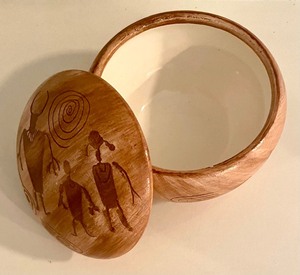 lot 189 image: Artisan Made Trinket Box