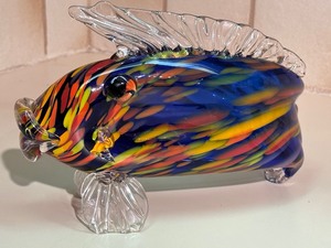 lot 90 image: Artisan Handblown Art Glass Fish Figurine
