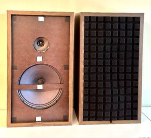 lot 144 image: Pair of Vintage Award 202 Speakers