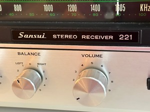 lot 140 image: Vintage Sansui Receiver 221