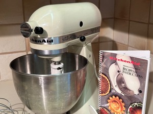 lot 118 image: Kitchen Aid Counter Mixer
