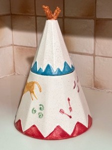 lot 100 image: Vintage Disney Parks Treasure Craft Teepee Cookie Jar