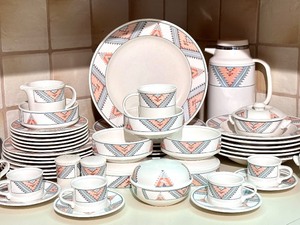 lot 116 image: Mikasa Santa Fe Dish Set