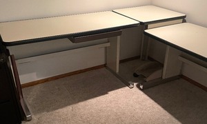 lot 205 image: 4 Piece Modular Desk