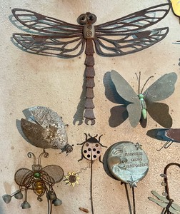 lot 254 image: Wide Variety of Decorative Yard Items