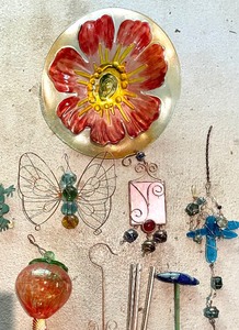 lot 67A image: Grand Grouping of Fun Yard Decor