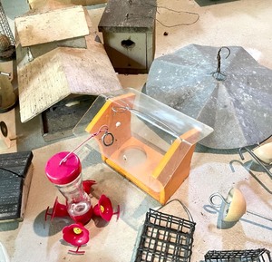 lot 257 image: Large Lot of Bird and Hummingbird Feeders