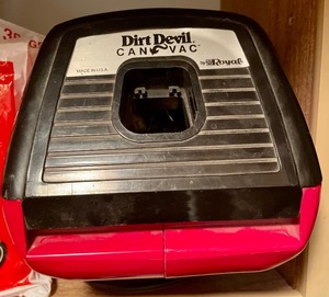 lot 268 image: Dirt Devil Can Vacuum