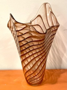 lot 282 image: Amazing Art Glass Vase