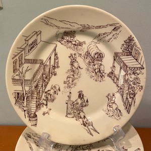 lot 285 image: Set of 10 Vintage Wellsville China Plates