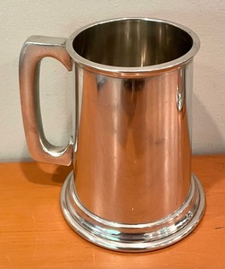 lot 287 image: 8 Pewter Mugs by Riamond