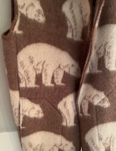 lot 299 image: Polar Bear Motif Wool Vest