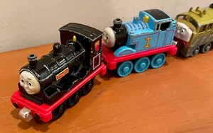 lot 305 image: 6 Thomas The Train Train Cars