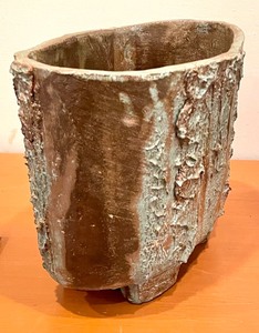 lot 307 image: Pretty Pottery Vase
