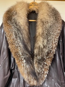 lot 316 image: Stylish Brown Leather Coat with Fur Collar