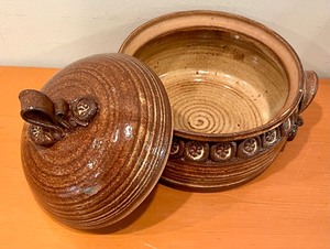 lot 324 image: Lidded Artisan Pottery Dish by Hamilton