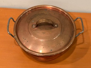 lot 358 image: Vintage Copper Pot