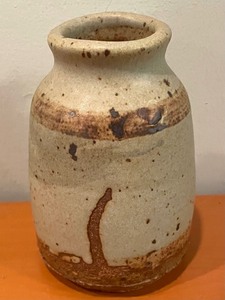 lot 352 image: Variety of Handcrafted Pottery Pieces