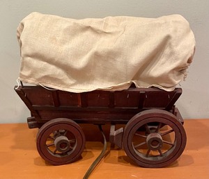 lot 363 image: Vintage Covered Wagon Lamp