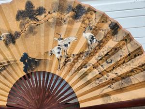 lot 207 image: LARGE Vintage Oriental Hand Painted Fan 