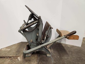 lot 224 image: Very Cool old Industrial Craftsmen Machine Company Letterpress Machine