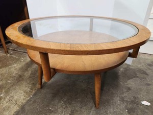 lot 226 image: Nice Looking Mid Century 2-Tiered Round Coffee Table