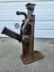 lot 243 image: Large Heavy Duty Vintage Templeton Kenly & Co Industrial Jack 